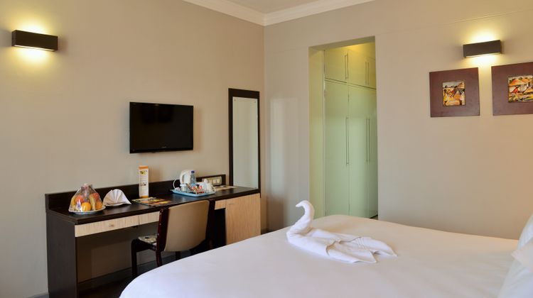 Cresta Oasis Hotel Room