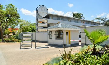 Cresta Oasis Hotel