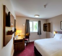 Queen of the Loch Marstons Inn Room
