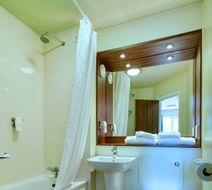 Queen of the Loch Marstons Inn Room