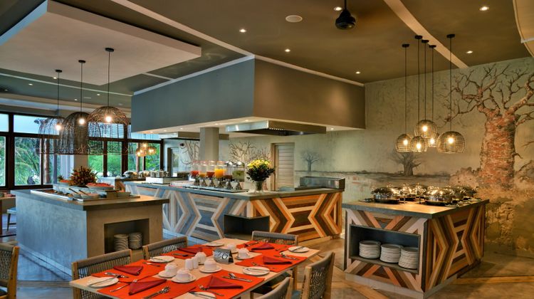 Cresta Mowana Safari Resort & Spa Restaurant