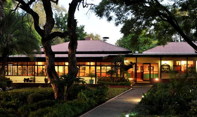 Cresta Riley's Hotel Exterior