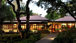 Cresta Riley's Hotel