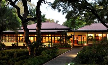 Cresta Riley's Hotel