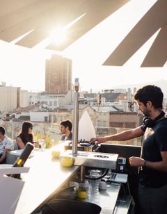 Yurbban Trafalgar Hotel