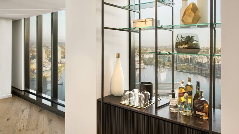 <b>JW Marriott Parq Vancouver Suite</b>. Images powered by <a href="https://www.leonardoworldwide.com/" title="Leonardo Worldwide" target="_blank">Leonardo</a>.
