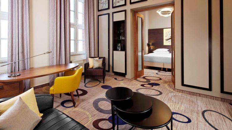 <b>Sheraton Hannover Pelikan Hotel Suite</b>. Images powered by <a href="https://www.leonardoworldwide.com/" title="Leonardo Worldwide" target="_blank">Leonardo</a>.