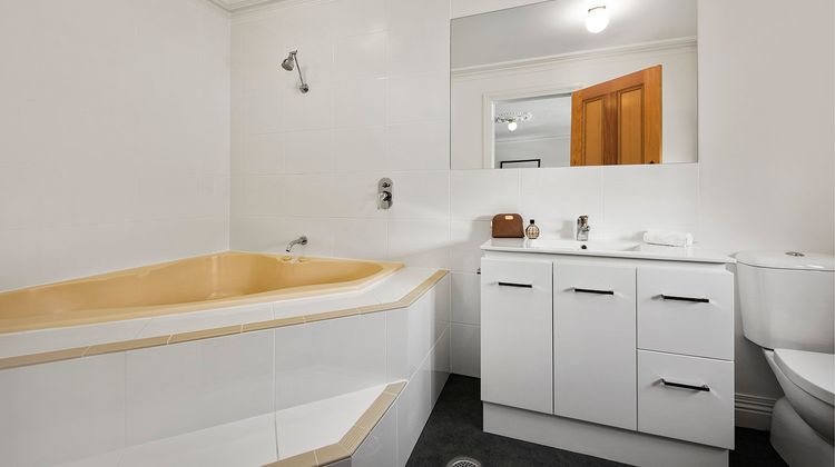 Quest Trinity House Room