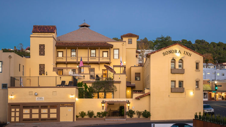 Sonora Inn Exterior
