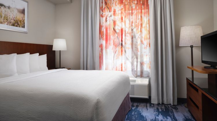 Fairfield Inn and Suites Austin South Suite