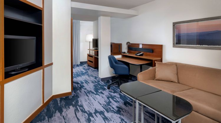 Fairfield Inn and Suites Austin South Suite