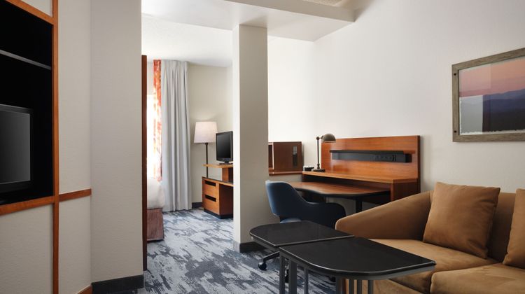 Fairfield Inn and Suites Austin South Suite