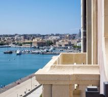Des Etrangers Grand Hotel Exterior