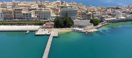 Des Etrangers Grand Hotel Exterior