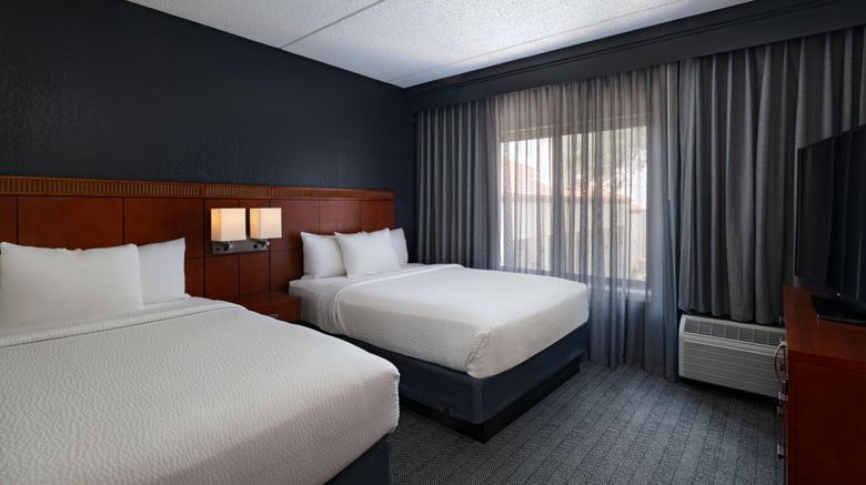 <b>Courtyard Downtown/Market Square Room</b>. Images powered by <a href="https://www.leonardoworldwide.com/" title="Leonardo Worldwide" target="_blank">Leonardo</a>.