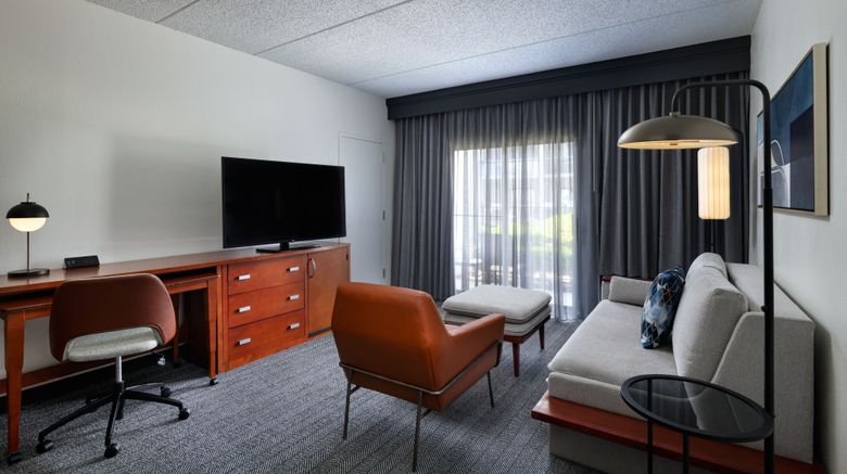 <b>Courtyard Downtown/Market Square Suite</b>. Images powered by <a href="https://www.leonardoworldwide.com/" title="Leonardo Worldwide" target="_blank">Leonardo</a>.