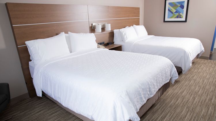 Holiday Inn Express Toledo West-Napoleon Room