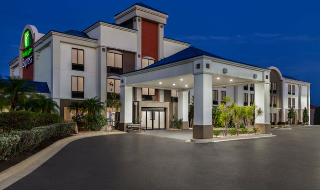 Holiday Inn Express Vero Beach-W (I-9) Exterior