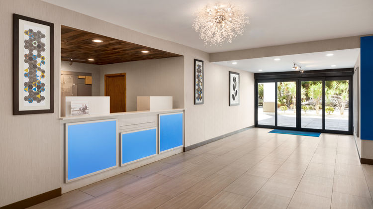 Holiday Inn Express Vero Beach-W (I-9) Lobby