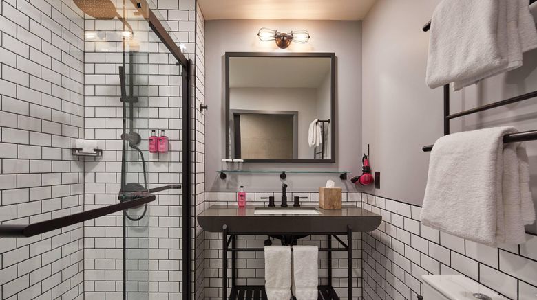 <b>Moxy Atlanta Midtown Room</b>. Images powered by <a href="https://www.leonardoworldwide.com/" title="Leonardo Worldwide" target="_blank">Leonardo</a>.