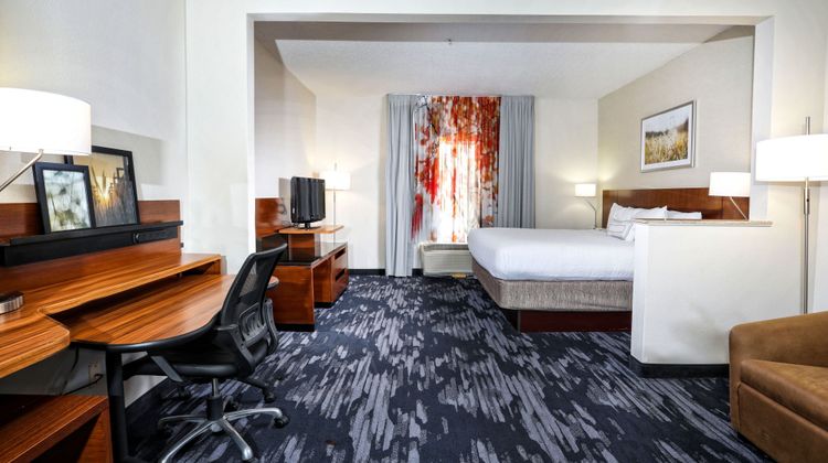 Fairfield Inn & Stes Ashley Phosphate Suite