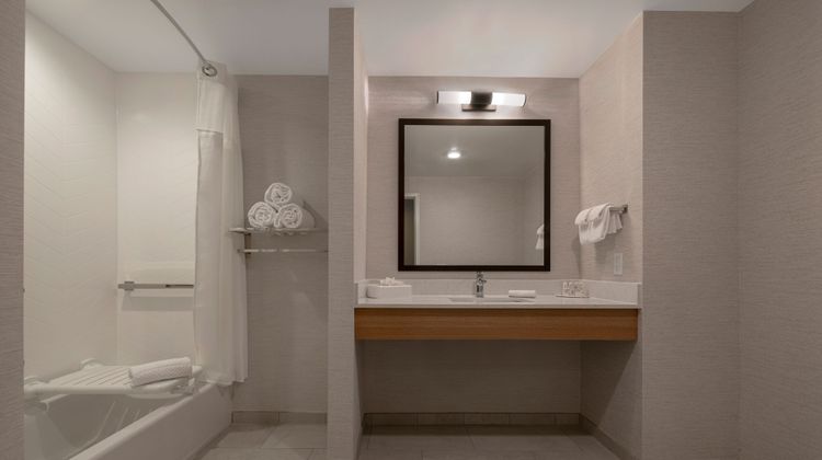 Fairfield Inn-Stes Airport-Gateway Park Room