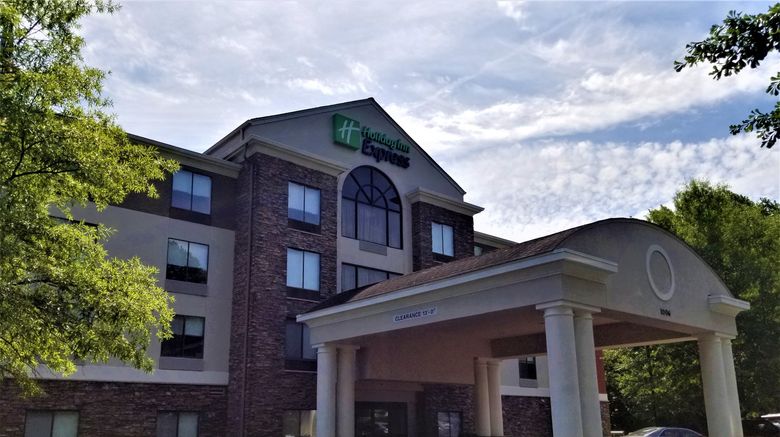 <b>Holiday Inn Express Apex Exterior</b>. Images powered by <a href="https://www.leonardoworldwide.com/" title="Leonardo Worldwide" target="_blank">Leonardo</a>.