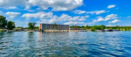 Holiday Inn Detroit Lakes Exterior