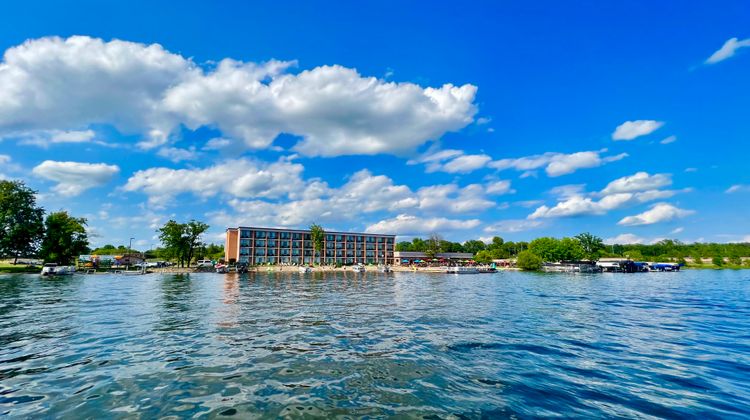 Holiday Inn Detroit Lakes Exterior