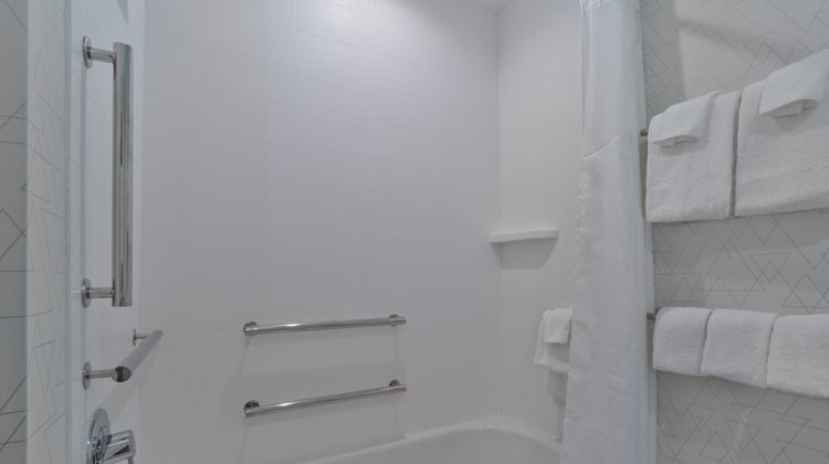 Holiday Inn Express Space Center Room