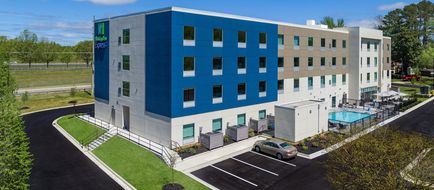 Holiday Inn Express Space Center Exterior
