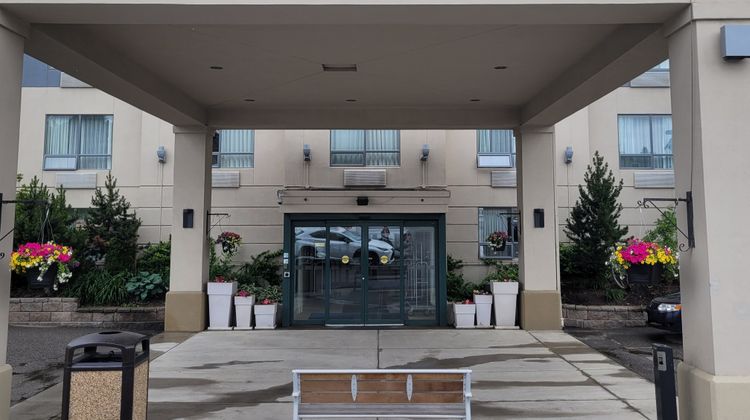 Holiday Inn Express Exterior