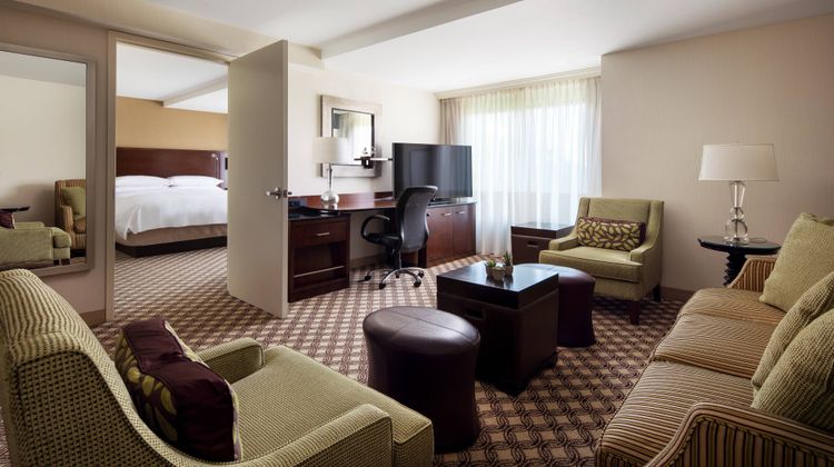 Marriott Chicago Naperville Suite