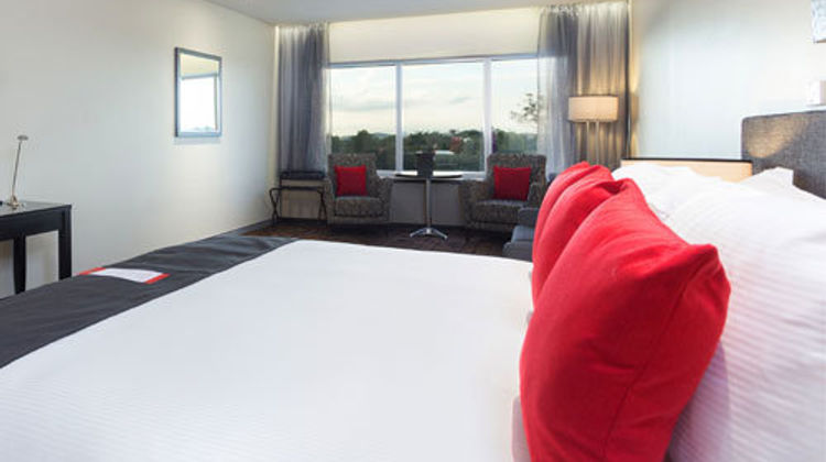 The Calamvale Hotel Room