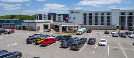 Holiday Inn Cleveland South Exterior