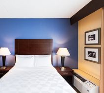 Holiday Inn South Plainfield Room