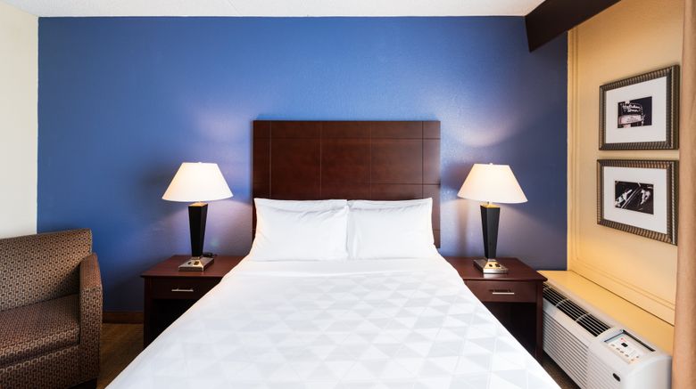 <b>Holiday Inn South Plainfield Room</b>. Images powered by <a href="https://www.leonardoworldwide.com/" title="Leonardo Worldwide" target="_blank">Leonardo</a>.