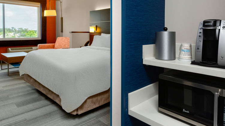 Holiday Inn Express & Suites Sanford Room