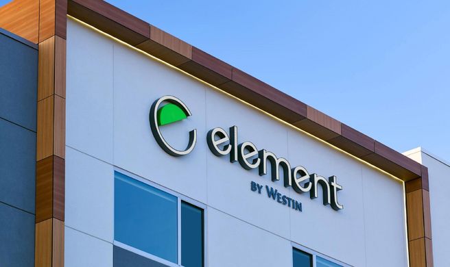 Element Hampton Peninsula Town Exterior