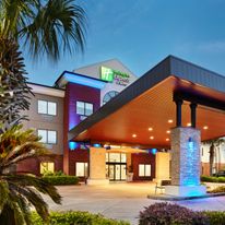 Holiday Inn Express Hotel & Suites