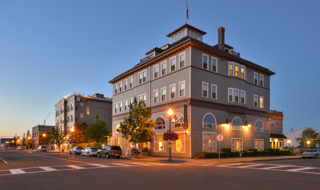 Majestic Inn & Spa Exterior