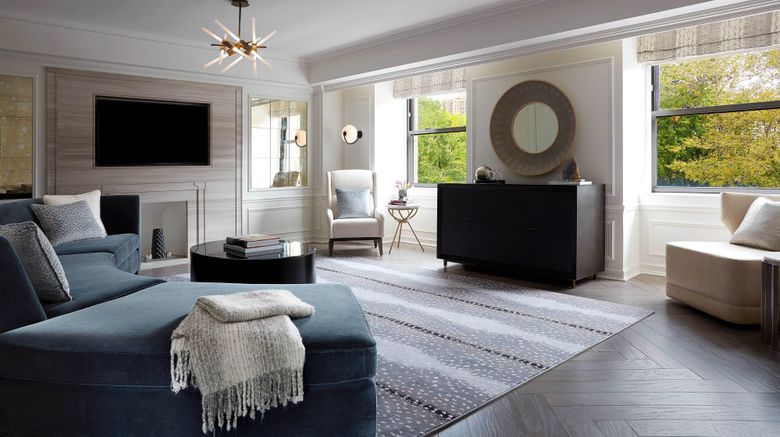 <b>JW Marriott Essex House New York Suite</b>. Images powered by <a href="https://www.leonardoworldwide.com/" title="Leonardo Worldwide" target="_blank">Leonardo</a>.