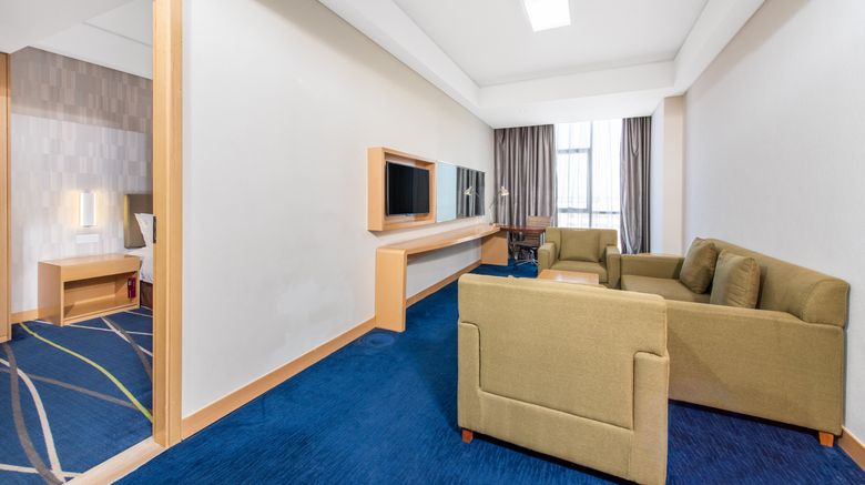 <b>Holiday Inn Express Zhengzhou Airport Suite</b>. Images powered by <a href="https://www.leonardoworldwide.com/" title="Leonardo Worldwide" target="_blank">Leonardo</a>.