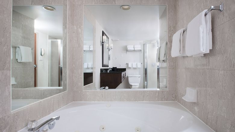 <b>Sheraton Fallsview Hotel Room</b>. Images powered by <a href="https://www.leonardoworldwide.com/" title="Leonardo Worldwide" target="_blank">Leonardo</a>.