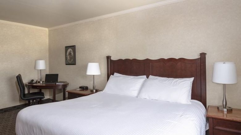 <b>Mount Peyton Hotel Room</b>. Images powered by <a href="https://www.leonardoworldwide.com/" title="Leonardo Worldwide" target="_blank">Leonardo</a>.