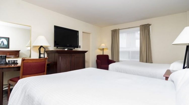 Mount Peyton Hotel Room