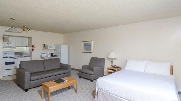 Mount Peyton Hotel Room