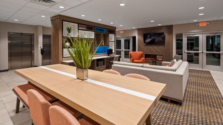<b>Holiday Inn Clarksville Northeast Lobby</b>. Images powered by <a href="https://www.leonardoworldwide.com/" title="Leonardo Worldwide" target="_blank">Leonardo</a>.