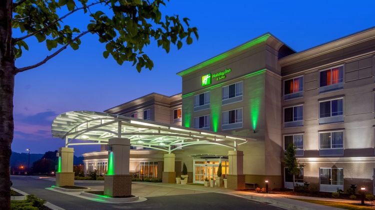 Holiday Inn Hotel & Suites Exterior