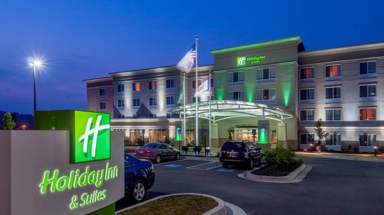 Holiday Inn Hotel & Suites Exterior